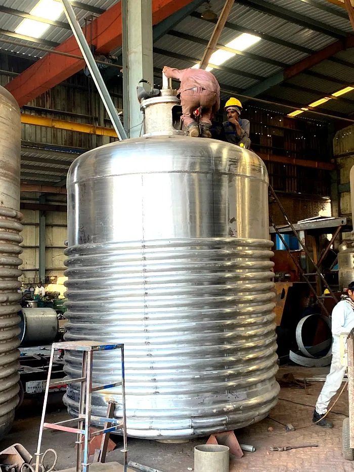 SS 316L limpet-coil reactor under fabrication for a European specialty chemicals manufacturer